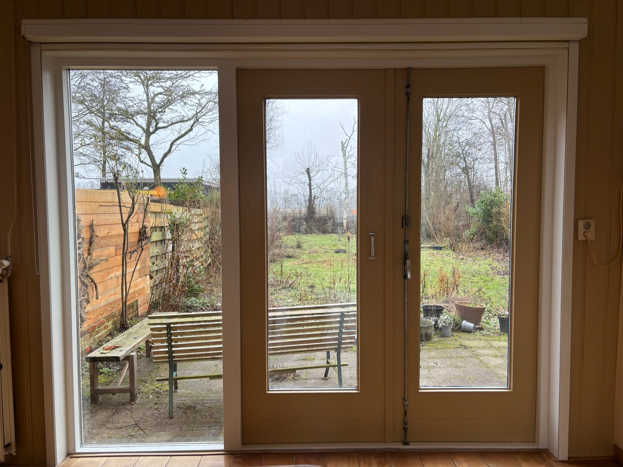 Garden doors & frames - interior painting Groningen - Stef werkt