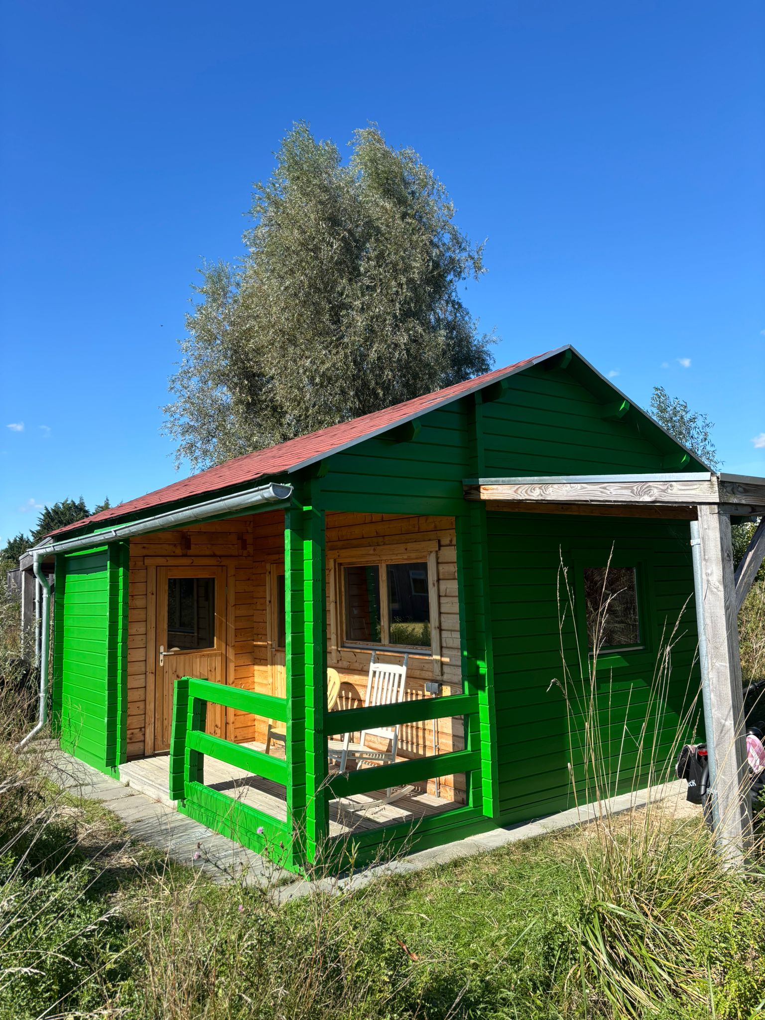 Tinyhouse full view - exterior painting Groningen - Stef werkt